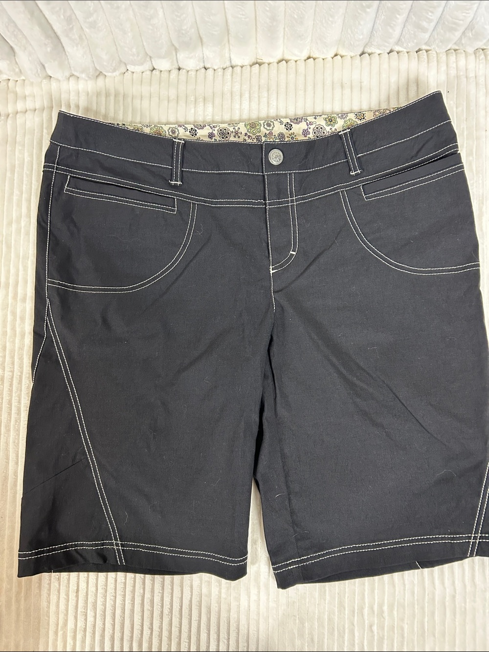Athleta black nylon blend Bermuda hiking shorts 14